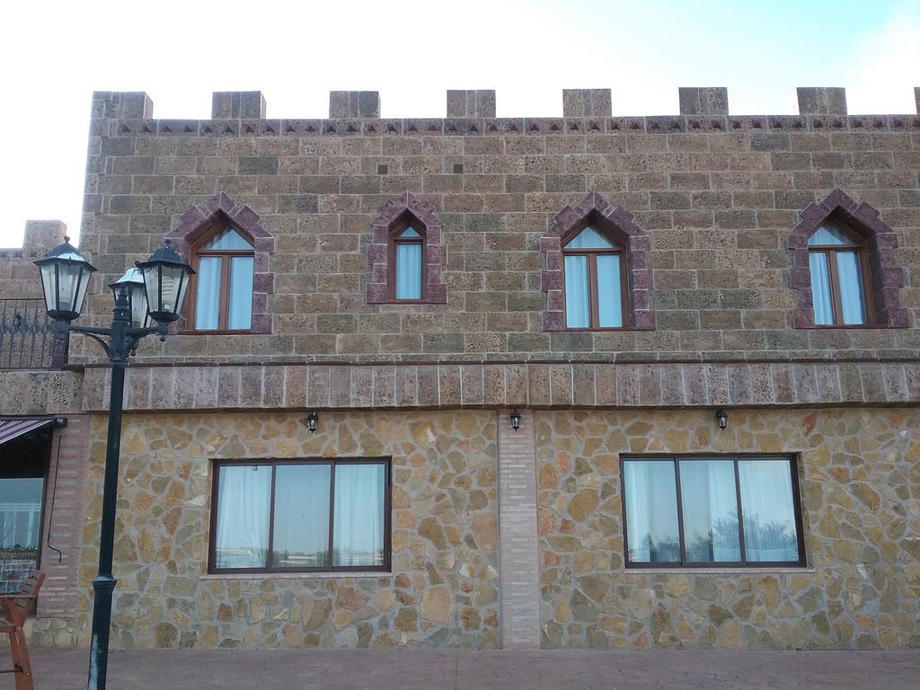 Hotel Vinedos Y Bodegas El Castillo Villarrobledo Exterior foto