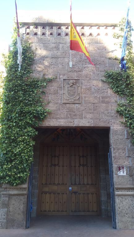 Hotel Vinedos Y Bodegas El Castillo Villarrobledo Exterior foto
